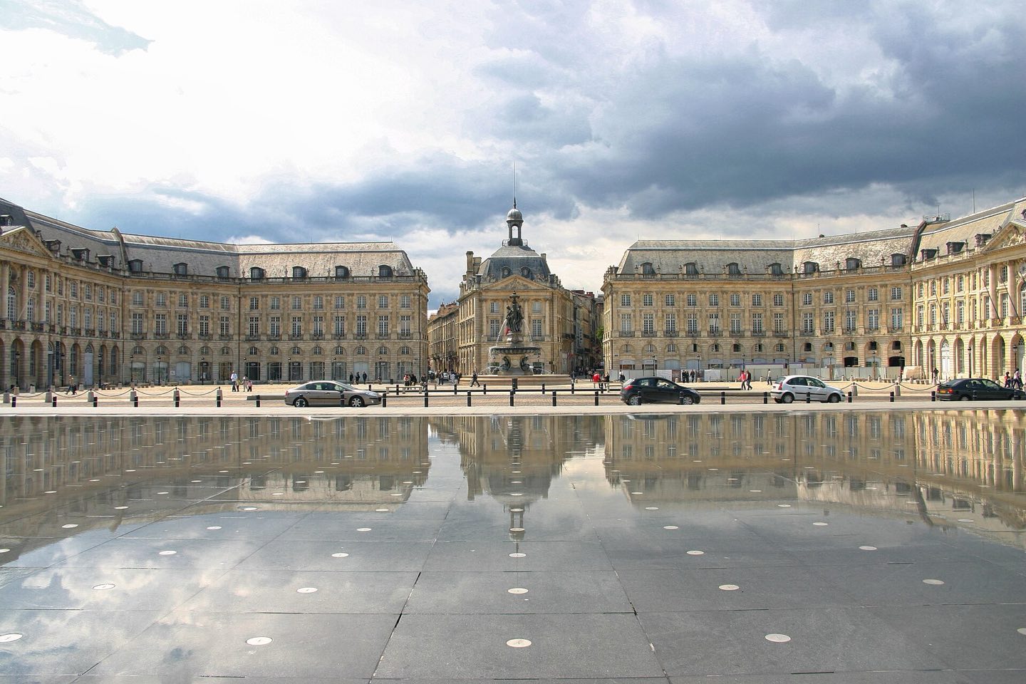 Place de la Bourse reflected in the Miroir d'eau in Bordeaux
