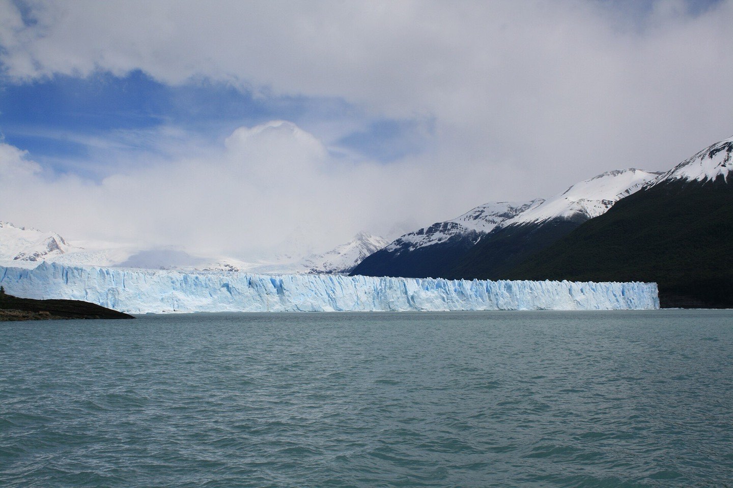 The ice front of the Perito Moreno glacier above Lago Argentino