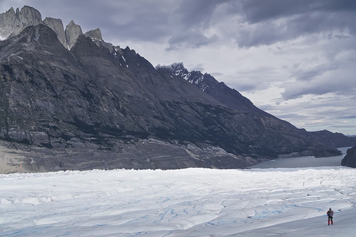Grey Glacier flowing into Lago Grey with icebergs